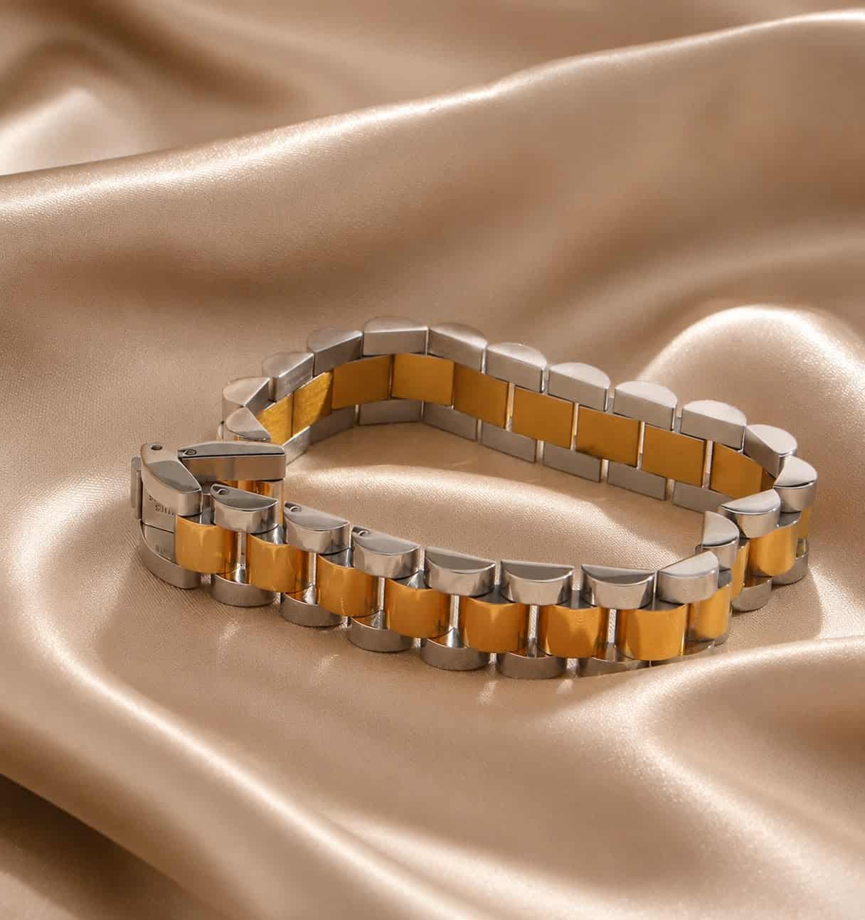 Lumiere bracelet — detail van de two-tone schakels